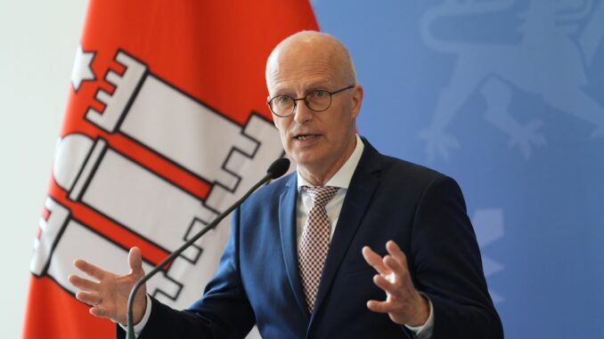 Bürgermeister Tschentscher Hamburgs Bürgermeister Peter Tschentscher wirft den Berliner Behörden vor, die Abschiebung von mehreren Afghanen nach Schweden zu verhindern (Archivbild).