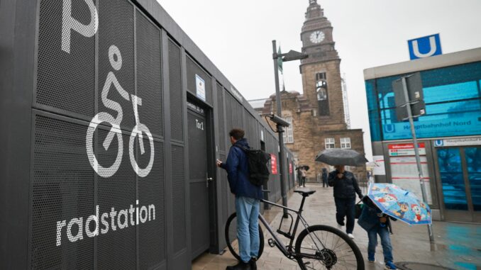 Eröffnung Fahrradparkhaus am Hamburger Hauptbahnhof Das neue Fahrradparkhaus am Hamburger Hauptbahnhof verfügt über rund 200 Stellplätze.