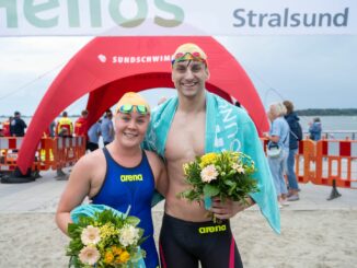 Knapp 1.100 Teilnehmerinnen und Teilnehmer machten beim Sundschwimmen mit.