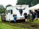 Die Metalheads lassen sich von einer frühen Anreise nach Wacken auch vom regnerischen Wetter nicht abschrecken.