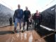 Bundesumweltminister Carsten Schneider (SPD, rechts) und sein schleswig-holsteinischer Amtskollege Tobias Goldschmidt (Grüne) werben auf dem Wacken Open Air für den Moorschutz.