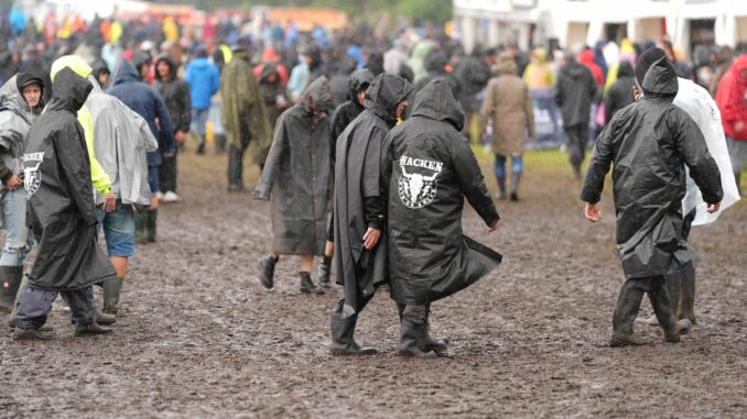 Die Metalfans wurden beim Wacken Open Air von Matsch empfangen.