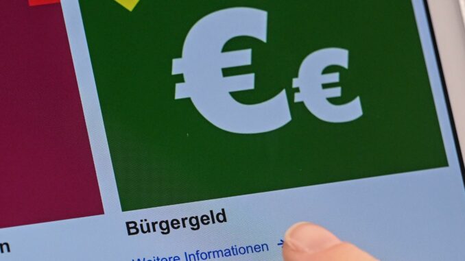 Bürgergeld trotz Arbeit Die Zahl der arbeitenden Menschen, die in Hamburg zusätzlich auf Bürgergeld angewiesen sind, steigt (Symbolbild).