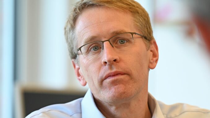 Ministerpräsident Daniel Günther ist in Sachen Batteriefabrik weiter optimistisch.