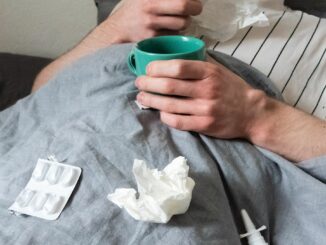 Die Zahl der Toten durch Influenza-Viren ist laut Ärzten in der vergangenen Erkältungs-Saison (2024/2025) gestiegen - sowohl bundesweit als auch in Hamburg. (Symbolbild)