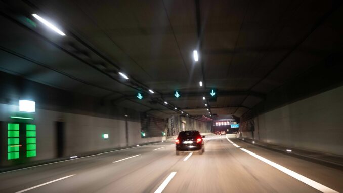 A7-Tunnel in Hamburg-Schnelsen Im A7-Autobahntunnel in Hamburg-Schnelsen wird die Steuerungstechnik ausgetauscht. (Archivbild)
