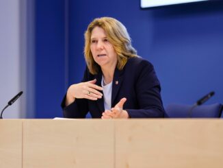 Mit einem Kompetenzzentrum will Justizministerin Kerstin von der Decken (CDU) die Verfügbarkeit von Justizgutachten verbessern. (Archivbild)