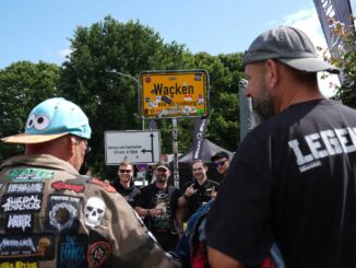 Beliebtes Motiv: Das Ortschild von Wacken.