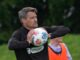 Trainer Alexander Blessin und der FC St. Pauli sind im Trainingslager in Österreich angekommen.