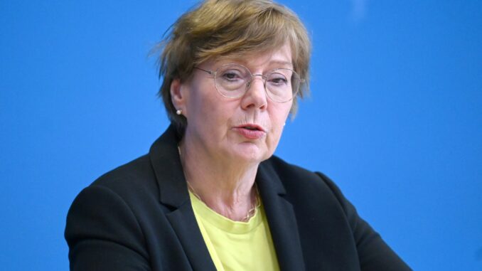 Verfassungsschutzbericht Schleswig-Holstein Von Landesbeamtinnen und -beamten wird laut Sabine Sütterlin-Waack ein klares Bekenntnis zur freiheitlich-demokratischen Grundordnung verlangt. (Archivbild)