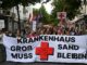 Mehrere hundert Demonstrantinnen und Demonstranten sind am Dienstagabend durch Hamburg-Wilhelmsburg gezogen.
